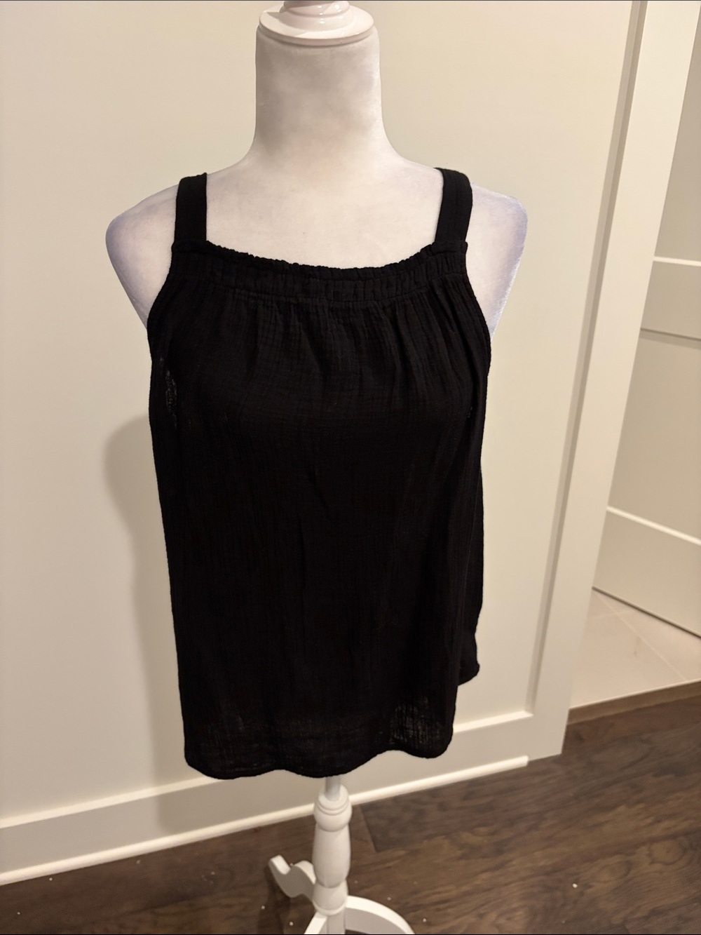 New With Tags Evereve Cloth & Stone Black Halter Gauze Tank Sz M